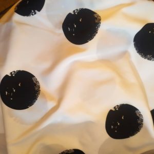 Tissu crepe gros pois