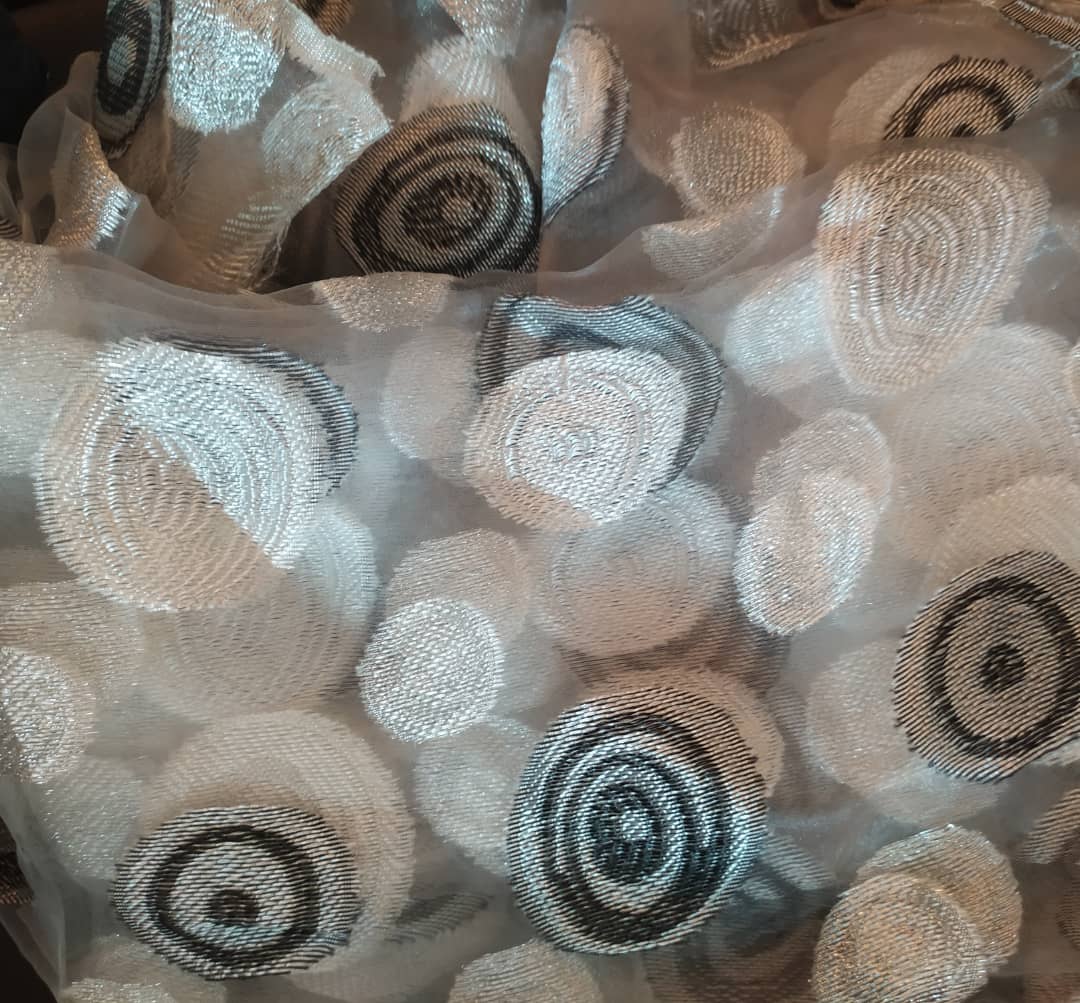 Tissu organza blanc noir Tissu organza blanc noir